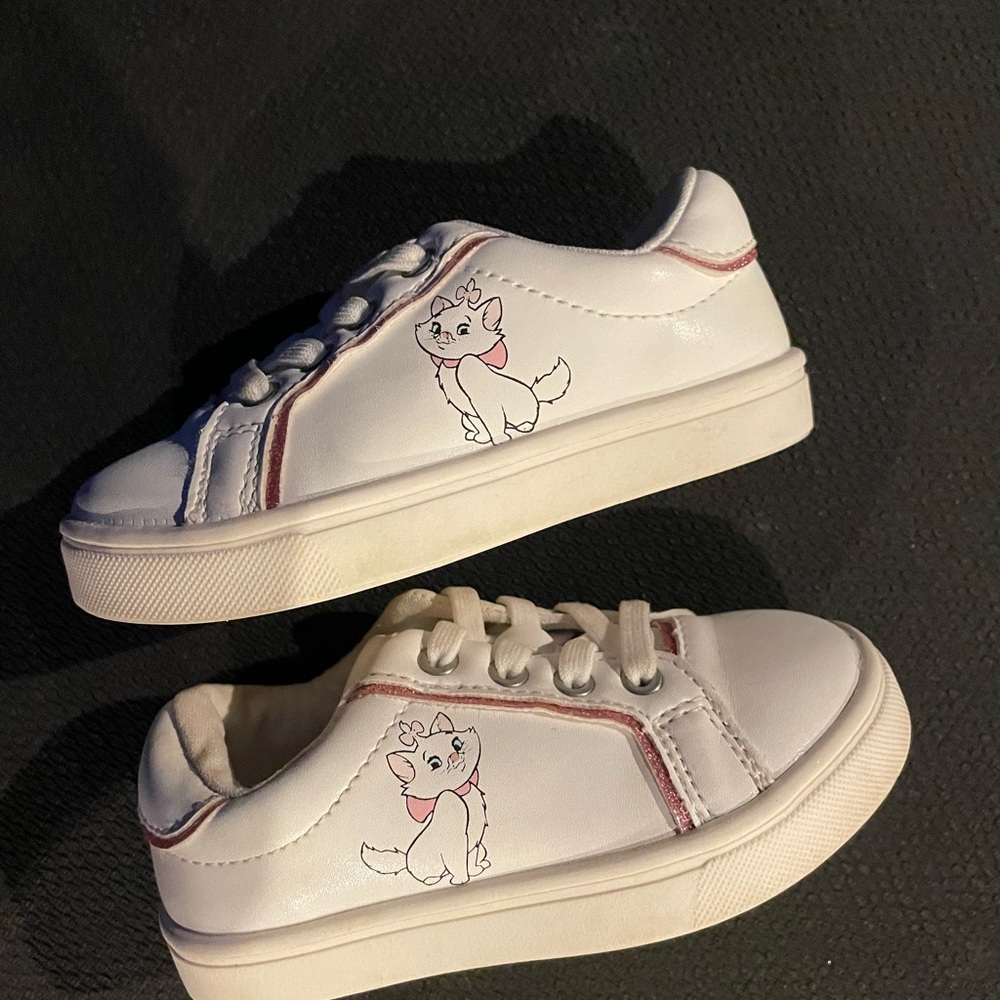GAP/Disney Sz 7 Girl’s Aristrocats sneakers